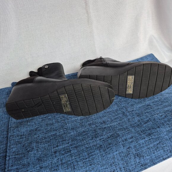 Vionic Skylar Women's Comfort Wedge Short Boot - Picture 4 of 5